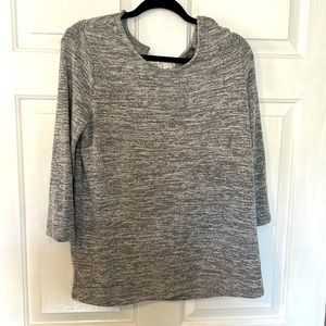 Light weight 3/4 sleeve sweater - M